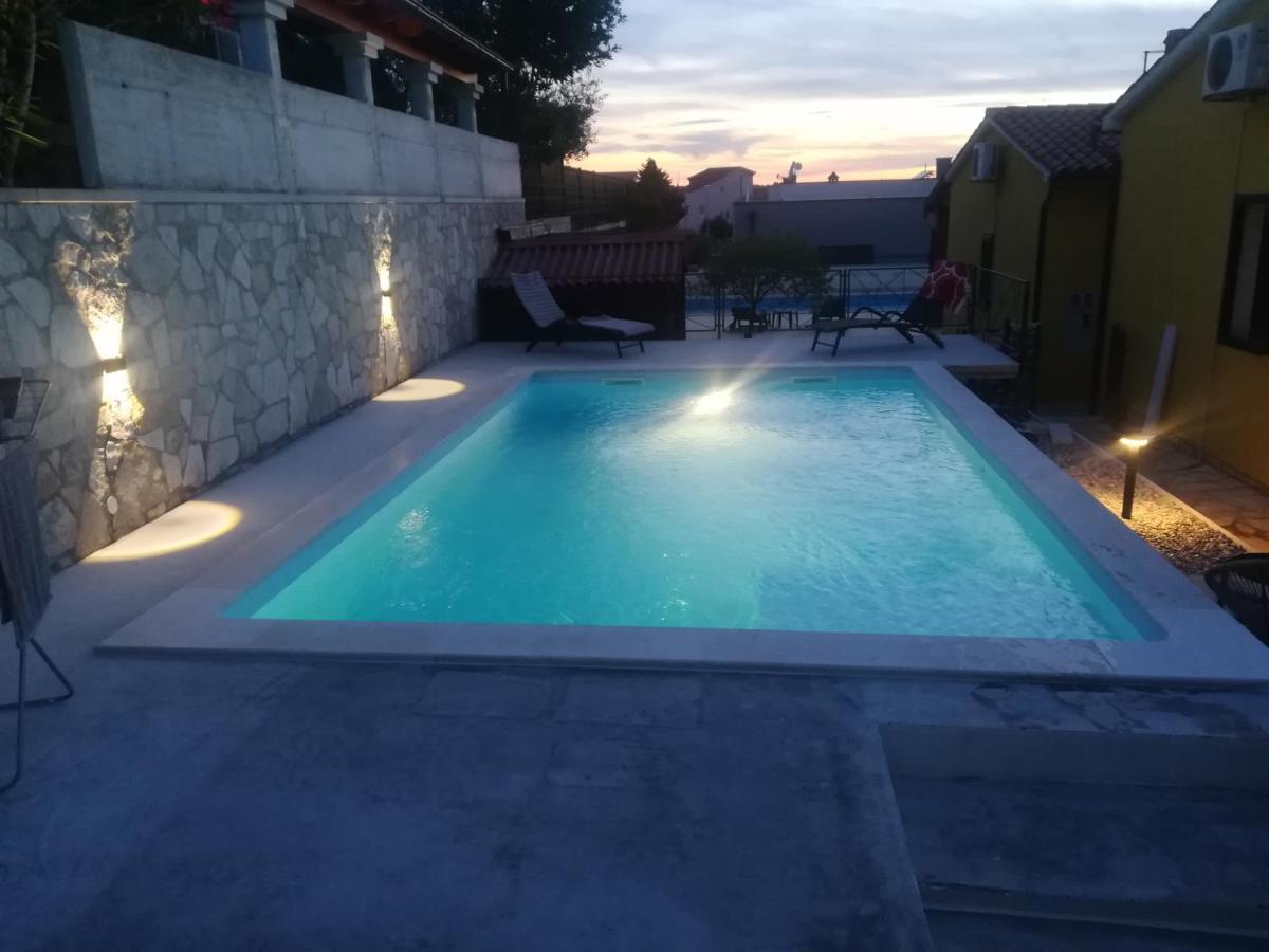Kamenjak Volme, Cousy House With Pool Банджоле Экстерьер фото